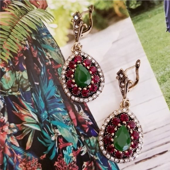 NEW Rhinestone Earrings - Picture 11 of 14